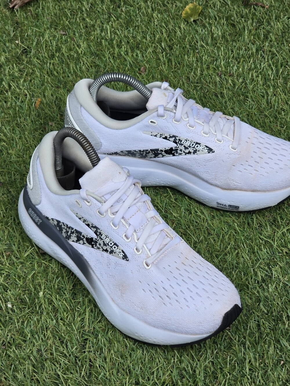 BROOKS GHOST 16 - Womens Sneakers - SIZE 7.5B